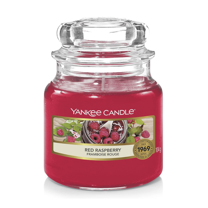 yankee-candle-svicka-ve-skle-104g-red-raspberry.png