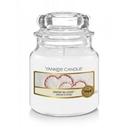 yankee-candle-svicka-ve-skle-104g-snow-in-love.jpg